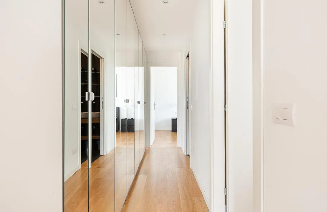 Guesthost - Bright Apartment Milano Centrale-1