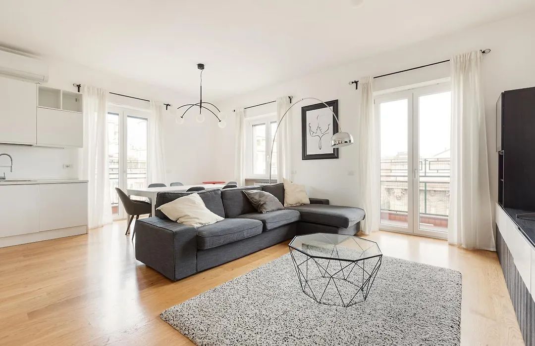 Guesthost - Bright Apartment Milano Centrale-1