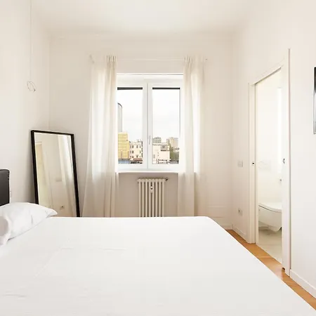 Guesthost - Bright Apartment Milano Centrale-2